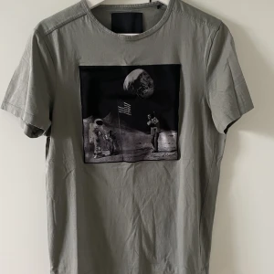 Limitato T-shirt - Grön(oliv) Limitato T-shirt