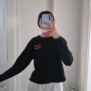 Långärmad t-shirt - Använd bara ett fåtal gånger. Storlek M