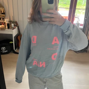 Oversized Sweatshirt - Galet fin sweatshirt från collusion, använd ca 1 gång så super fint skick. Kommer ej till användning. Strl S men oversized så passar nog  från Xs-M🥰