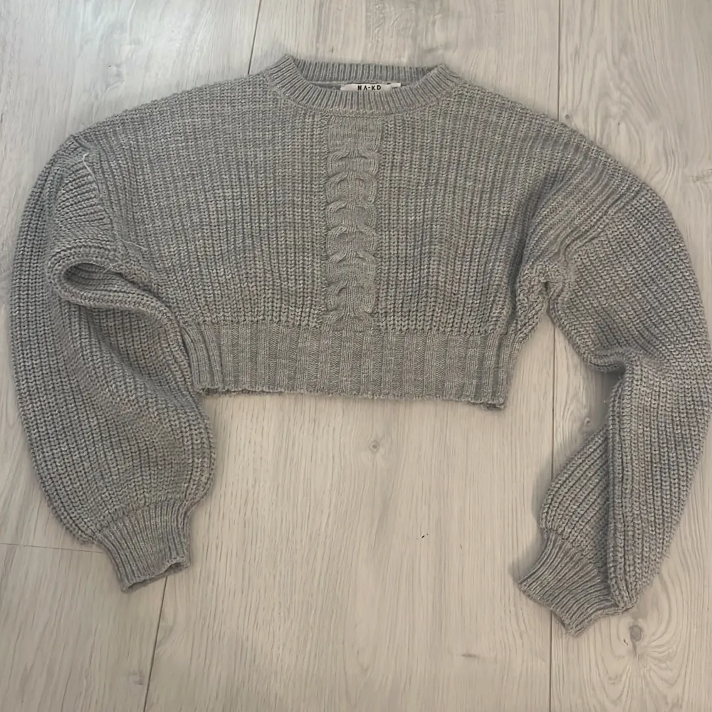 Säljer denna fina stickade tröjan ifrån NAKD😍ej fri frakt. Tröjor & Koftor.