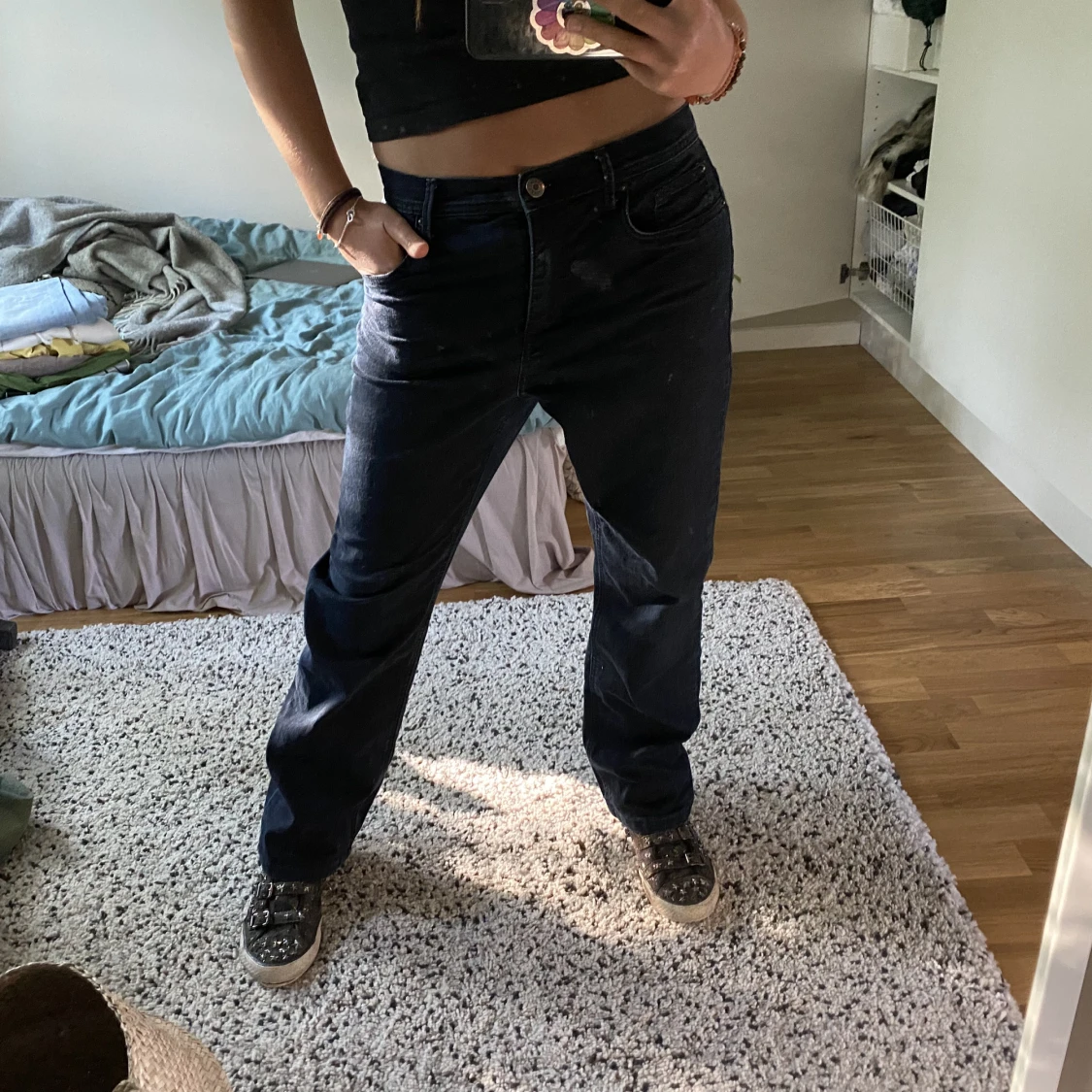 Baggy mörkblå jeans