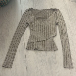 Tröja  - Fin tröja i ett mjukt tyg ifrån SHEIN, använd 1 gång, petite xxs