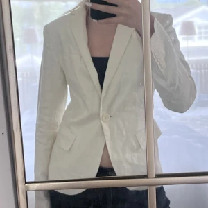 Linne kavaj - Såå himla fin linne kavaj i en vit/beige färg!🤍