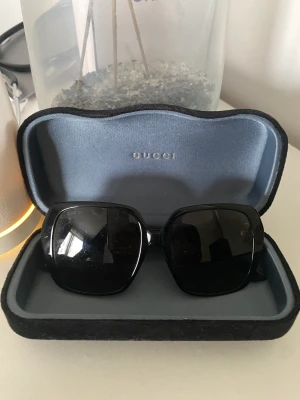 Gucci GG0533SA solglasögon  - Använt bara ett få tal gånger så är den som ny. I storlek 56 .. 💕 kvitto finns 