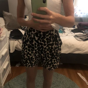 Shorts från hm  - Fina shorts som tyvärr inte används i storlek 36. 