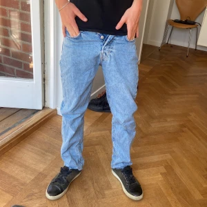 Ljusblå jeans  - Feta jeans från Weekday  300kr+frakt 