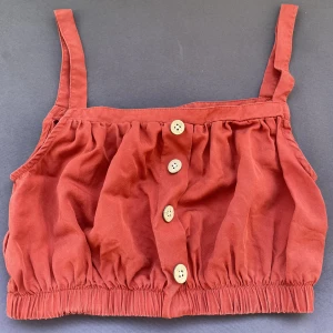 Topp - Topp i storlek small 🦋 hör av er vid minsta intresse eller funderingar 🫶