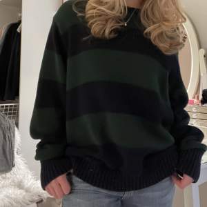 Säljer min brianna sweater då jag aldrig använder den längre! Köpt förra året men använd ett fåtal gånger. Den är uppsydd där nere då ja tyckte att den var för lång men annars är den i jättebra skick! 