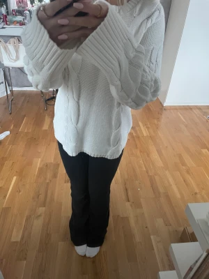 Stickad tröja - Superskön stickad tröja i storlek: M❤️ köparen står alltid för frakten, om du har fler frågor så är det bara att skriva❤️