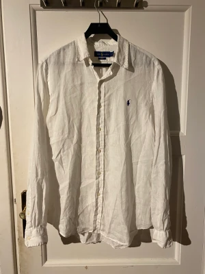Ralph lauren skjorta linne - Säljer nu min Ralph lauren skjorta i linne. Köpt från deras sida för nån månad sen för 1700. Säljer den då den inte riktigt passade mig. Inget fel på skjortan. Som ny