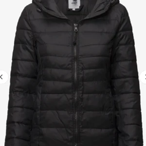 Dunjacka från only - En dunjacka i storlek S som är ifrån only. Köpt för 530 säljer för 400. Den passar Xss-xs-s💓