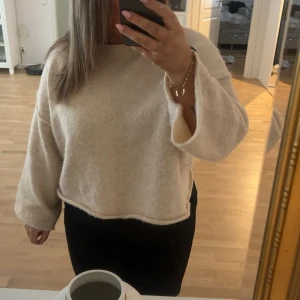 Stickad tröja - Säljer min stickade tröja från Zara, använd fåtal gånger💞💞