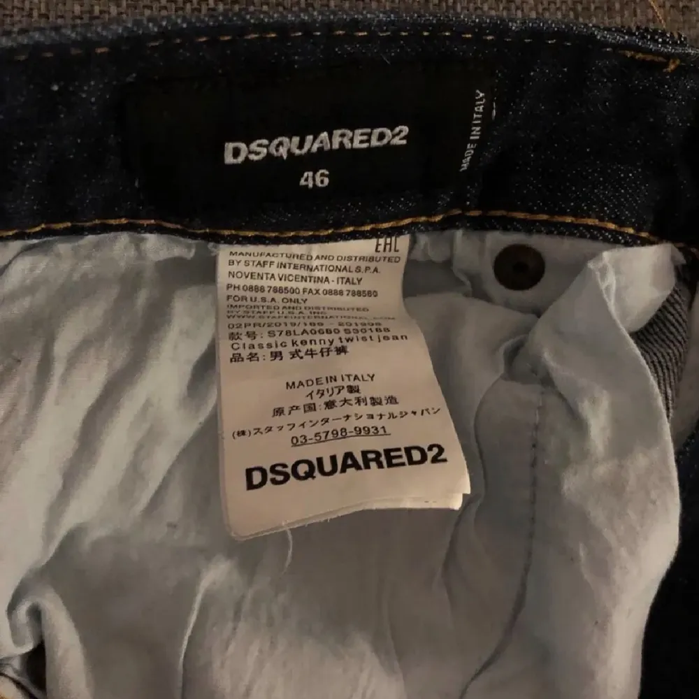 Dsquared2 Jeans finns inne storlek 46 och jeansen är i mycket bra skick . Jeans & Byxor.