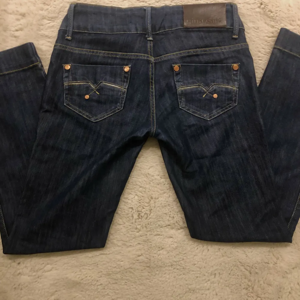 🌸 säljer dessa superfina lågmidjade jeans då de inte längre kommer till användning! 🌸Storleken är 29-32💕 fråga gärna ifall du vill ha fler bilder och tryck helst på köp nu💕💕. Jeans & Byxor.
