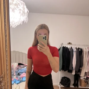 Mesh topp - Röd topp i mesh aldrig använd