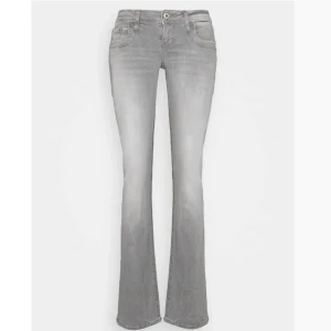 Ltb jeans  - Lågmidjade utsvängda jeans från ltb. Använd fåtal gånger därmed bra skick❣️