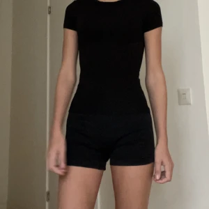 Hotpants/ cykel byxor  - Jättesnygga hotpants som inte kommer till användning då de är lite stora för mig. Har storlek XXS och de här passar xs- s. Vet tyvärr inte var de är ifrån men de är i nyskick. 