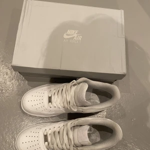 Air force 1  - Säljer nu mina air force 1. Säljer pågrund av att dom är för stora. Använda 3 gånger så dom är i nyskick. Nypris 1099