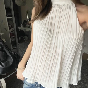 Fin topp - Säljer denhär fina toppen, använd två gånger!