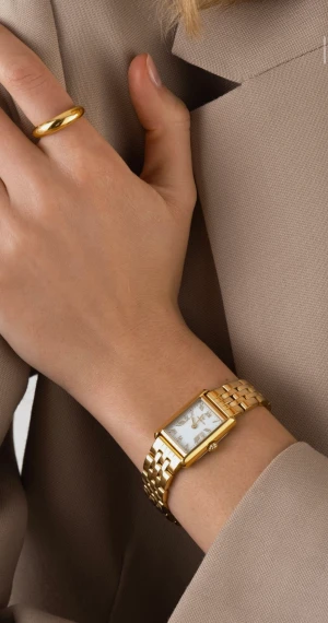 Mockberg klocka  - Säljer min otroliga klocka från mockberg som är i superbra skick!  Klockan är nästintill oanvänd och har inga repor eller slitningar.  Medföljer en liten längd till ifall man vill göra den lite större samt originalbox.  Nypris 1599kr 