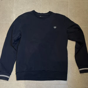 fred perry - långarärmad sweatshirt från fred perry 
