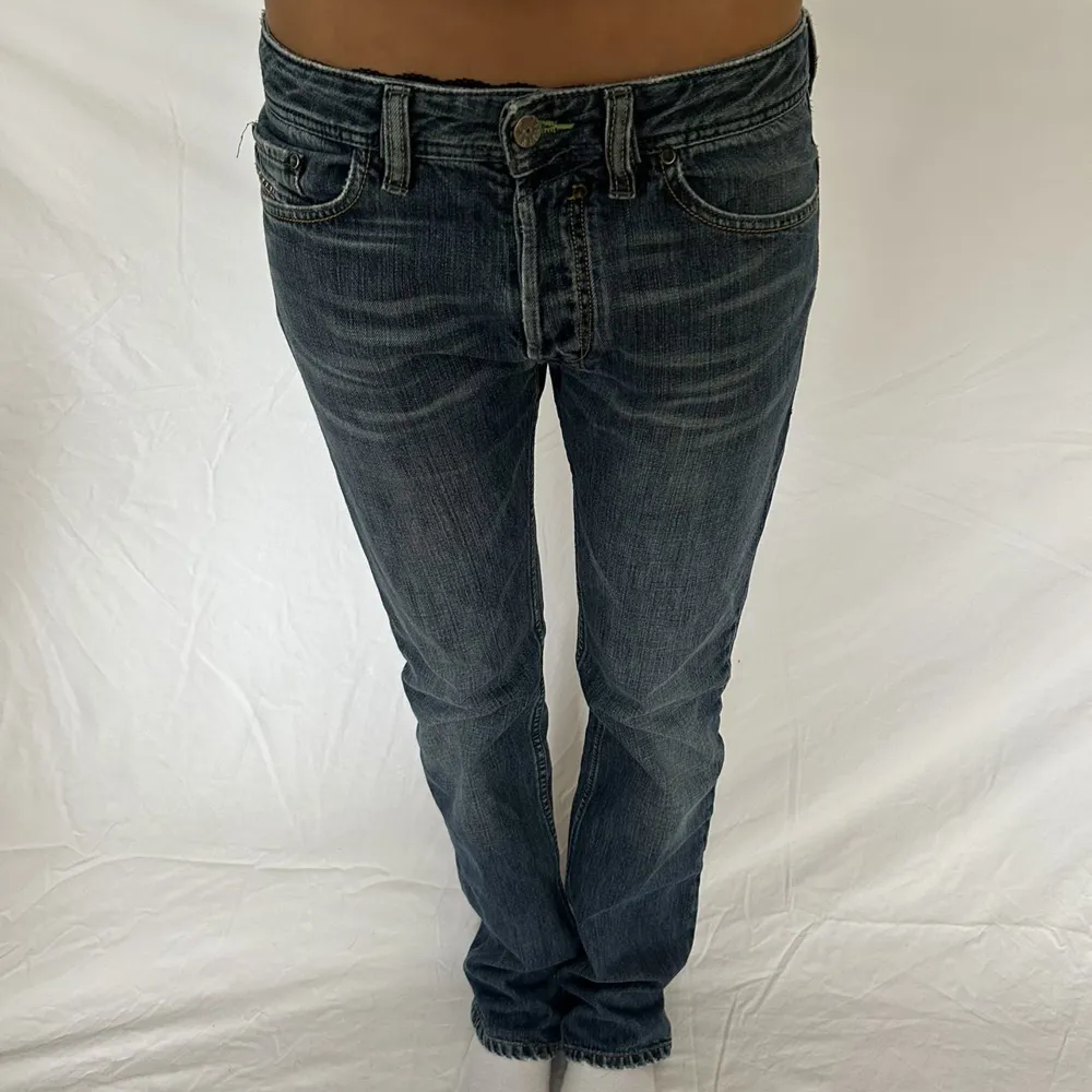 Midjemått: 41 cm Innerbenslängd: 84cm Ytterbenslängd: 107cm Grenhöjd: 23cm. Jeans & Byxor.