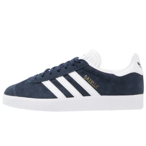 Adidas skor Gazelle  - Super coola skor Storlek 39 Använda fåtal gånger därav fint skick🪩 Skriv vid funderingar 