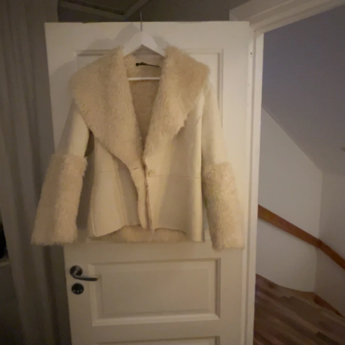 Jacka med fuskpäls - 90