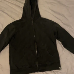 tjocktröja  - vanlig grå tjocktröja! skönt material! passar både S och M!