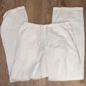 Linnebyxor  - Säljer mina linnebyxor från Gina! Dom är i fint skick! 💘 storlek 158/164💕 säljer för 150kr ink frakt 🙌🏼 BETALA VIA SWISH‼️ TRYCK EJ PÅ KÖP NU‼️