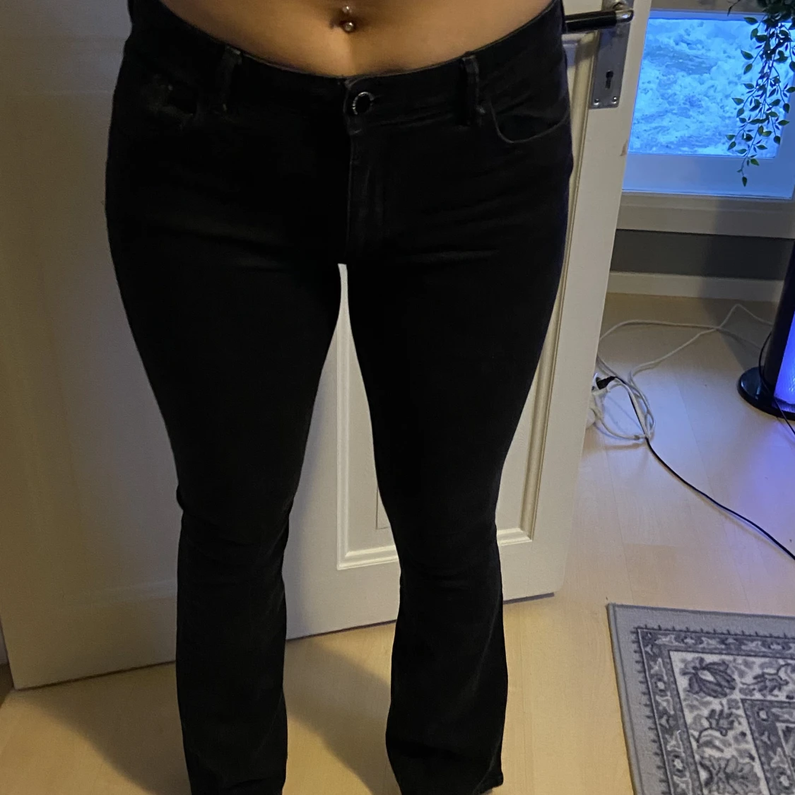 Svarta bootcat jeans  - 90