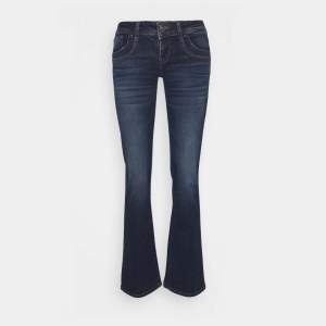 Säljer mina fina ltb jeans i modell Valerie welda wash 💗 Skriv gärna innan du trycker på köp nu 💗 Om flera vill köpa blir det budgivning 💗Original pris 829kr 💗