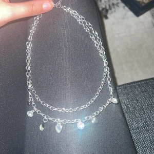 Dubbelt halsband - Jätte snyggt dubbelt halsband, aldrig använt, 15 kr för frakten om man köper privat annars kan man köpa genom köp nu 