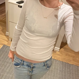 Långärmad tunn tröja H&M - Jättefin och bekväm ribbstickad tröja från hm man t.ex kan ha under tjoktröjor eller som den är❤️❤️har inte användas så mycket