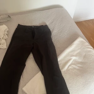 Kostymbyxor - Kostymbyxor från bik bok, sitter inte som jag vill och kommer därför inte till användning storlek 40