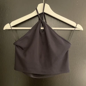 Svart topp från zara - Oanvänd svart topp från zara. Storlek M🤍😃
