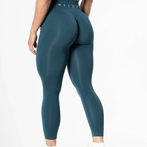 Relode tights - Helt nya tights från relode, stl xs. Med scrunch. Väldigt stretchiga så de rekommenderas att gå ner en storlek.   Jag har normalt S/M