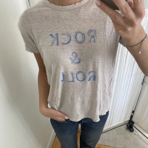 Zadig & Voltaire T-shirt - T-shirt i 100% linne från Zadig & Voltaire. Nyskick! Nypris ca 900kr. Frakt tillkommer🌸