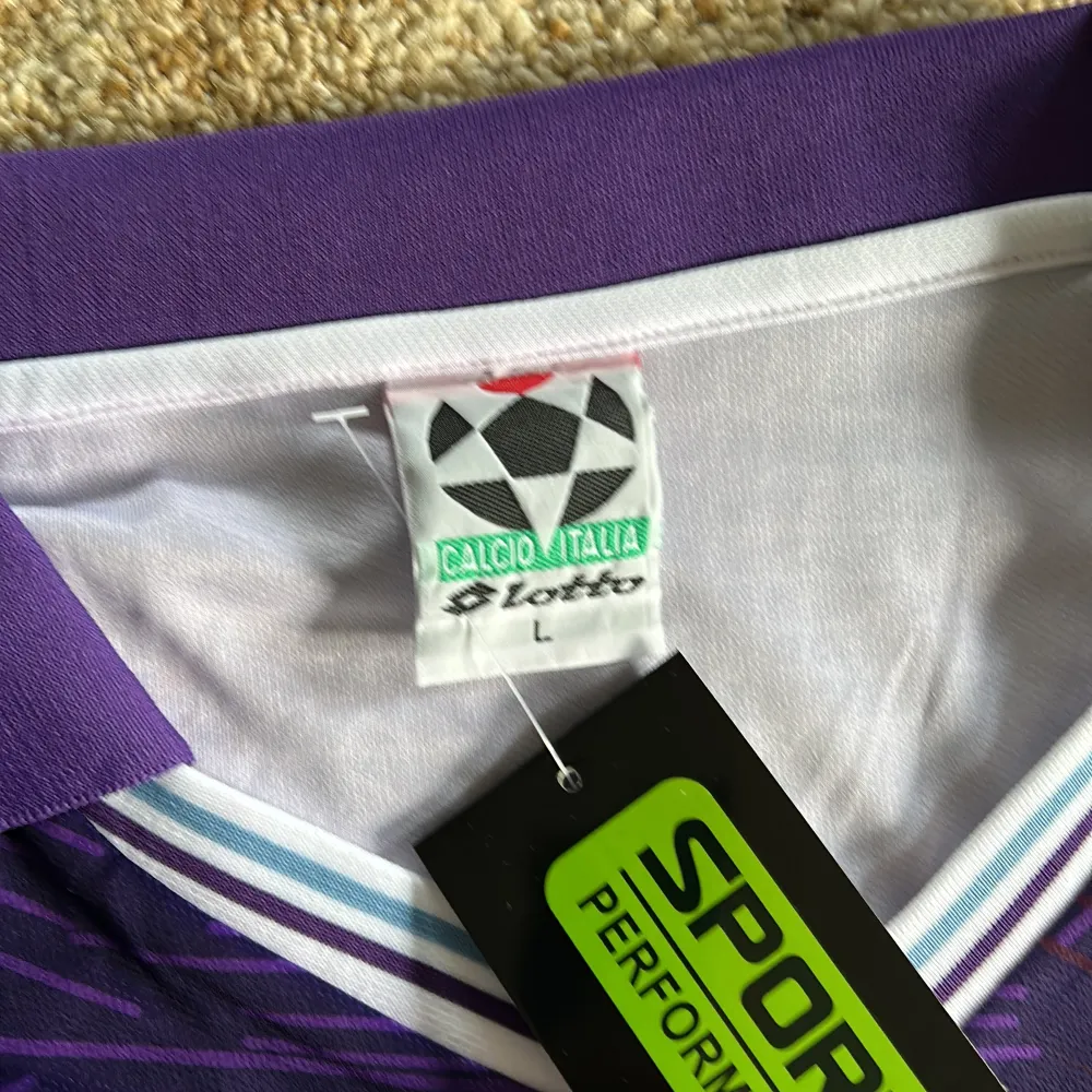 Fiorentina retro tröja. T-shirts.
