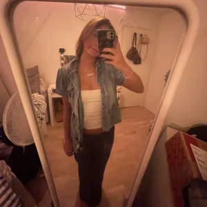 Jeans jacka  - Nån slags jeans jacka? Super snygg 