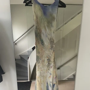 Gestuz aftonklänning - Säljer min klänning från Gestuz