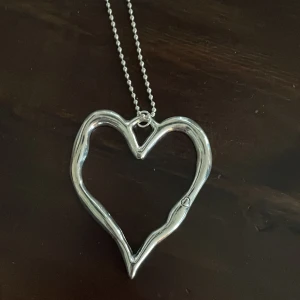 Halsband  - Nytt nickelfritt halsband 7.5 cm stort med en lång kulkedja 