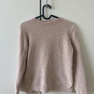 Ljusrosa stickad tröja - Ljusrosa stickad tröja!!⭐️⭐️supersöt till hösten! XS