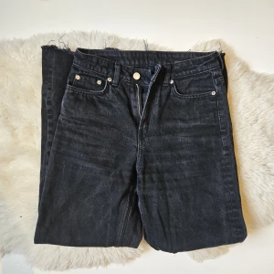 Weekday jeans - Jeans från weekday som tyvärr blivit för små för mig. Superbra skick! *(Kan tyvärr ej skicka bilder med dem på då de ej passar mig)