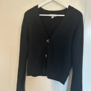 Cardigan/kofta  - Kofta i använt skick från H&M