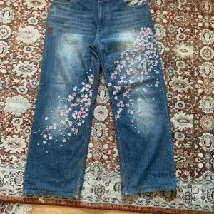 As baggy vintage karakuri jeans, säljer pga inte min stil längre
