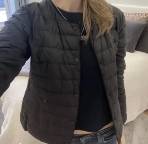 Uniqlo jacka - Jätten fin, passar perfekt nu till hösten. Hör av er om ni har några frågor💕