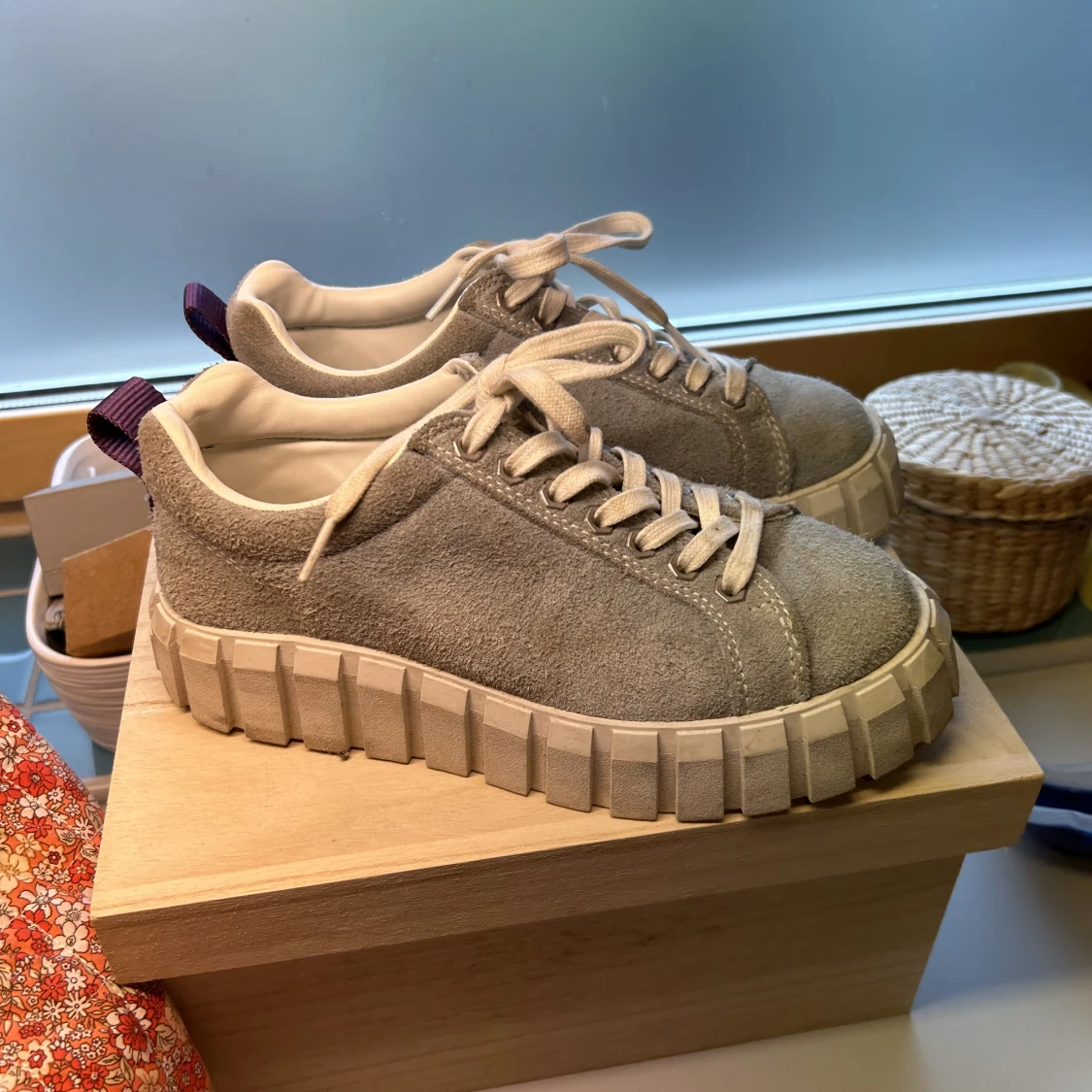 Ljus blåa eytys - 91