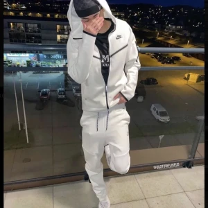 Vit Nike tech dress - Knappt använt fint skick.