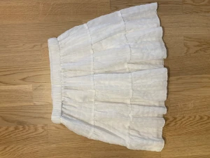 Minikjol - Säljer denna gulliga minikjolen✨💕